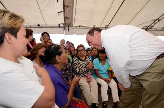 Mantiene gobernador apoyo a las mujeres 