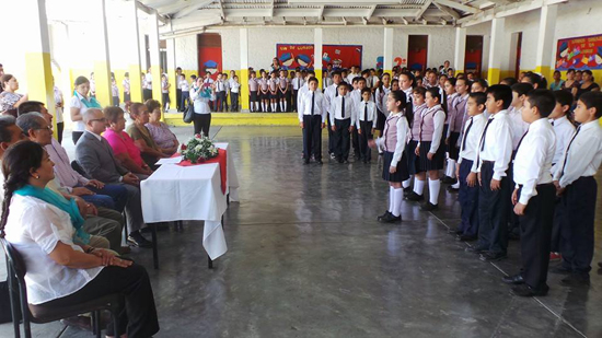 Preside César Gutiérrez entrega de reconocimientos a maestros y alumnos 