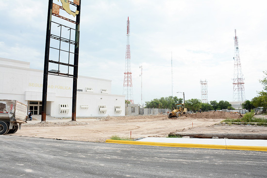 SUPERVISA ALCALDE INICIO DE TRABAJOS DE PAVIMENTACIÓN DE ESTACIONAMIENTO DEL NUEVO EDIFICIO DE SEGURIDAD PÚBLICA 