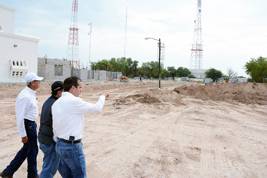 SUPERVISA ALCALDE INICIO DE TRABAJOS DE PAVIMENTACIÓN DE ESTACIONAMIENTO DEL NUEVO EDIFICIO DE SEGURIDAD PÚBLICA 