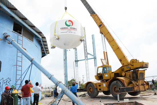 SUPERVISA ALCALDE INSTALACIÓN DE TANQUE ELEVADO DE LA COLONIA PALMAS II 