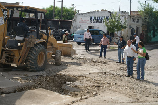 Supervisa César Gutiérrez obras de drenaje 