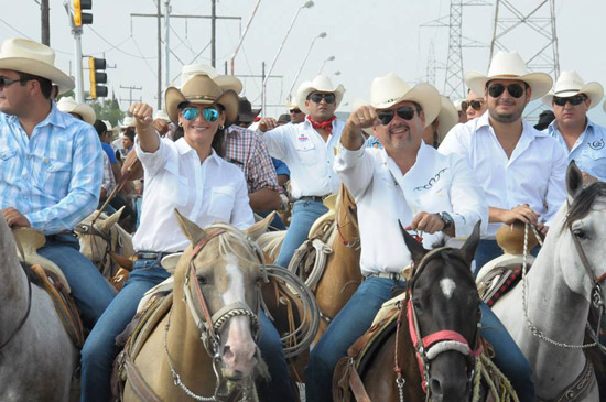 Brilla Feriacero 2014 con su cabalgata 