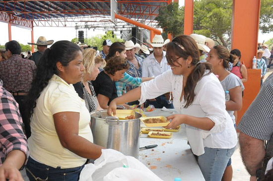 Brilla Feriacero 2014 con su cabalgata 