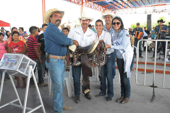 Brilla Feriacero 2014 con su cabalgata 