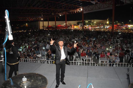 Con éxito la presentación de Polo Urias en Feriacero 2014 