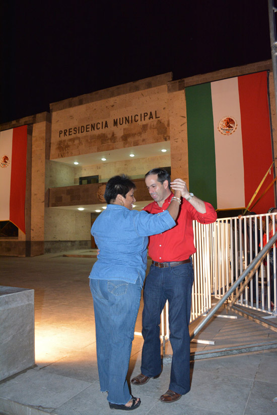 FIESTAS PATRIAS EN PIEDRAS NEGRAS CON GRUPO “TROPICALÍSIMO APACHE”