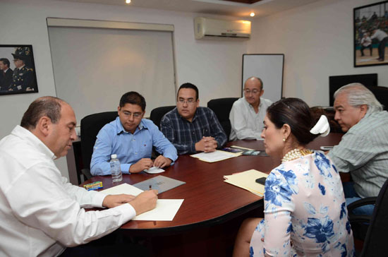 ‘MADRUGA’ RUBÉN MOREIRA ENTREGANDO APOYOS