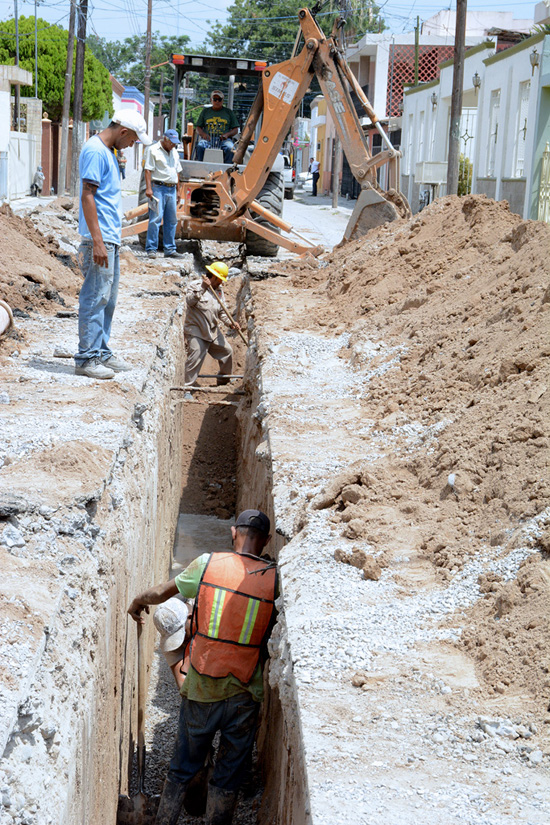 SUPERVISA ALCALDE AVANCE DEL 30 POR CIENTO DE LA OBRA DE REHABILITACIÓN DE LA RED DE DRENAJE DEL LA ZONA CENTRO 