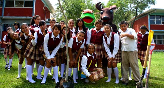 CONTINUA EL ALCALDE LENIN PÉREZ PROGRAMA “ESCUELA EN MOVIMIENTO” EN SECUNDARIA #2 “RAMON G. BONFIL”.  