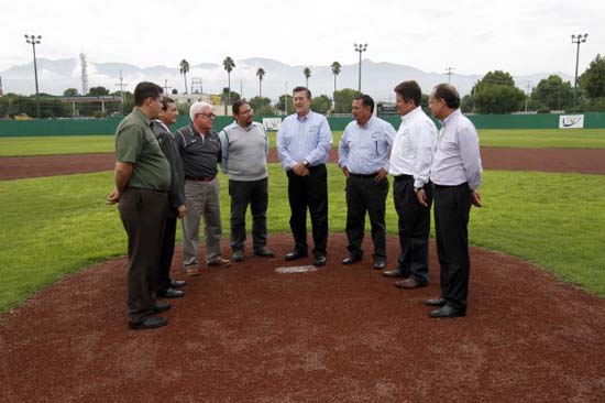 Entrega Rector Campo Deportivo en la Unidad Camporredondo 