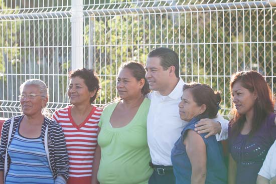 Entrega Ricardo Aguirre una cancha rehabilitada más 