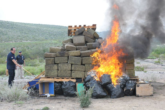 Presencia Alcalde de Monclova en ceremonia de incineración 