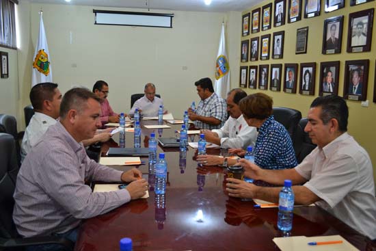 Propone el Consejo Ciudadano de Seguridad en San Juan de Sabinas, prohibir el uso de celular mientras maneja 