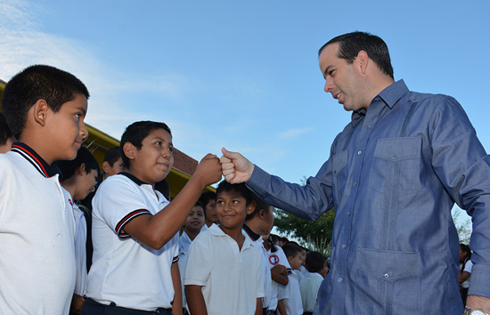 REFRENDA ALCALDE COMPROMISO CON LA EDUCACIÓN NIGROPETENSE