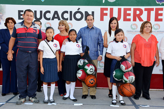 REFRENDA ALCALDE COMPROMISO CON LA EDUCACIÓN NIGROPETENSE