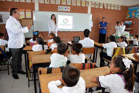 REFRENDA ALCALDE COMPROMISO CON LA EDUCACIÓN NIGROPETENSE