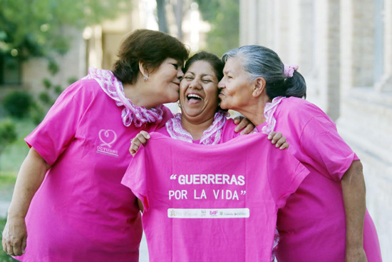 Guerreras por la vida dan testimonio de vida en Paredon 