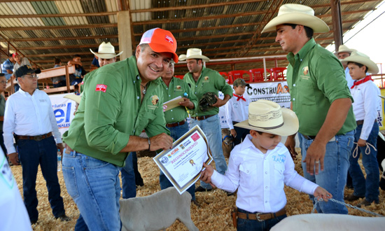 Inaugura alcalde Lenin Pérez primera feria Expo-Ganadera de Acuña 2015 