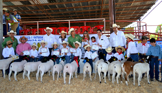 Inaugura alcalde Lenin Pérez primera feria Expo-Ganadera de Acuña 2015 