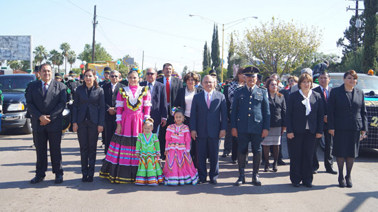 Desfilan miles para conmemorar Revolución Mexicana en Nueva Rosita 