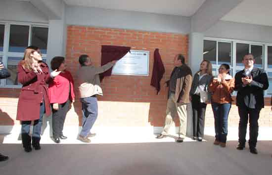 Entrega Rubén Moreira más obra educativa para jóvenes de la entidad 