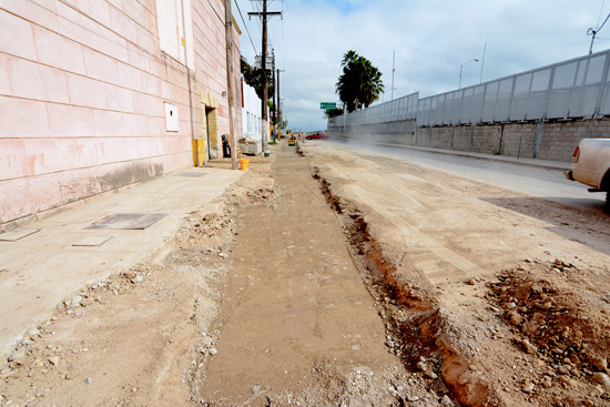 MUNICIPIO RESTAURA FIRMEZA DE LAS CALLES DEL CENTRO CON MATERIAL RESISTENTE 