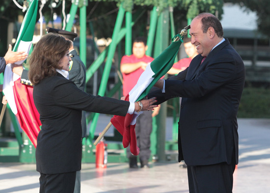 PRESIDE RUBÉN MOREIRA VALDEZ CEREMONIA DE ABANDERAMIENTO SEMBRANDO BANDERAS