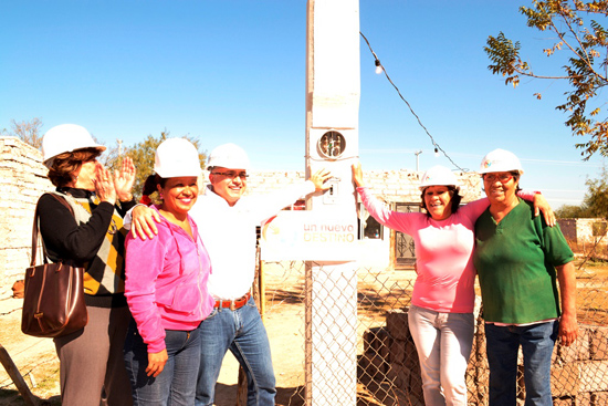 Ilumina gobierno municipal el progreso de San Juan de Sabinas 