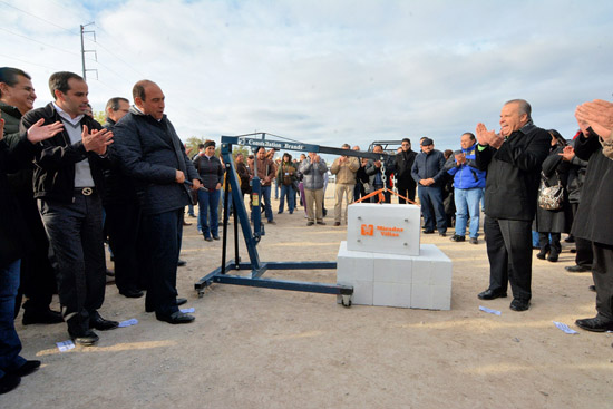 COLOCAN PRIMERA PIEDRA DEL QUINTO CENTRO COMERCIAL EL MIRADOR