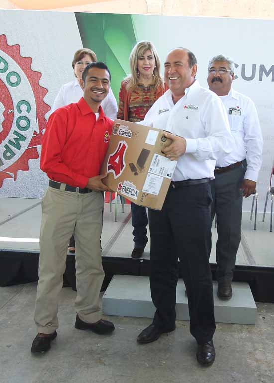 CUMPLE RUBÉN MOREIRA COMPROMISOS CON LA EDUCACIÓN DE COAHUILA