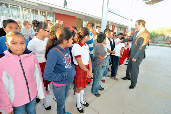 ENTREGA ALCALDE TECHO ESTRUCTURAL EN ESCUELA PRIMARIA “ERNESTO VELA DEL CAMPO”