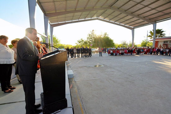 ENTREGA ALCALDE TECHO ESTRUCTURAL EN ESCUELA PRIMARIA “ERNESTO VELA DEL CAMPO”