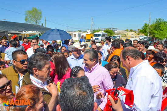 Entregan alcalde Lenin Pérez y gobernador Rubén Moreira obras de pavimentación 