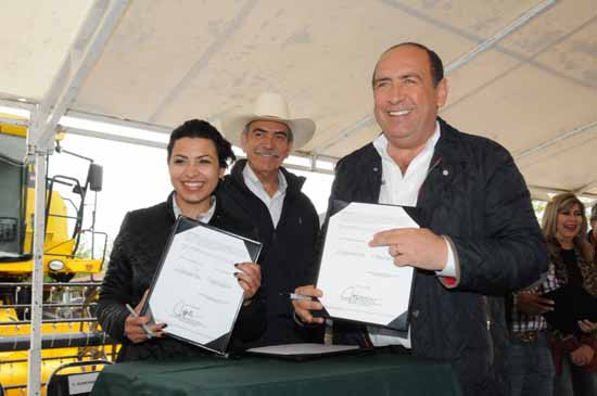 FORTALECE GOBERNADOR A PRODUCTORES AGROPECUARIOS DEL ESTADO