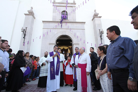 Celebran Procesión del Silencio en Viesca 