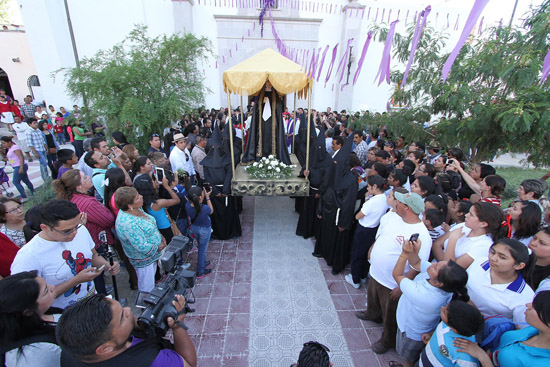 Celebran Procesión del Silencio en Viesca 