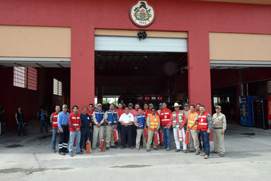 IMPARTE PROTECCIÓN CIVIL Y BOMBEROS CAPACITACIÓN SOBRE USO CORRECTO DE EXTINTORES 