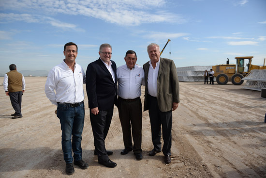 Da Isidro la bienvenida a la planta Neapco