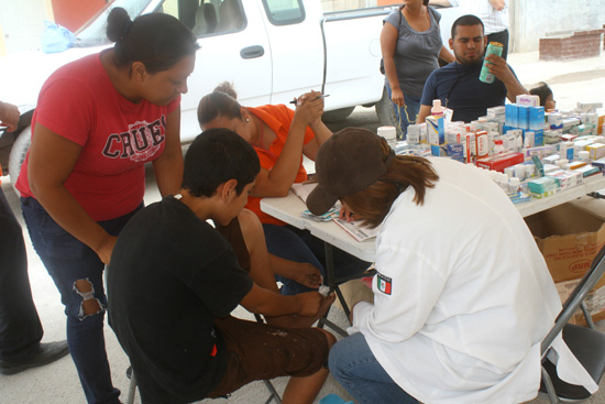 Lleva salud municipal brigada médica a col. “Santa Rosa” 