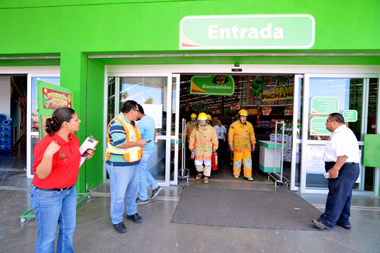 REALIZA PROTECCIÓN CIVIL Y BOMBEROS SIMULACRO DE BOMBA 