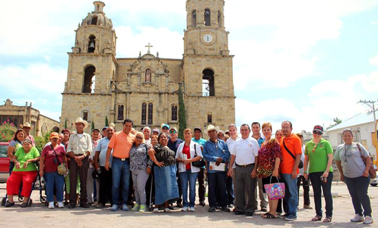 Visitan adultos mayores el municipio de Muzquiz, Coahuila 