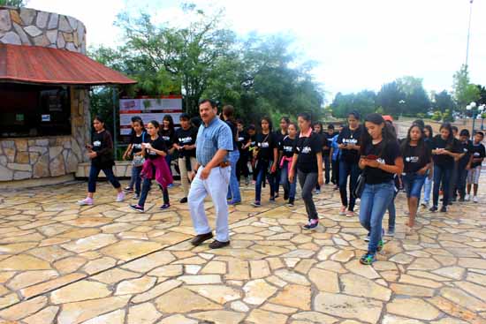 Visitan alumnos destacados museos de Saltillo 