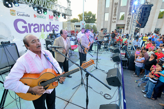 ALCALDE RECONOCE A ADULTOS MAYORES COMO FORJADORES DE PIEDRAS NEGRAS 