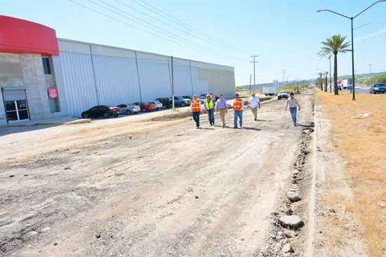 ALCALDE SUPERVISA AVANCES DE OBRAS EN EL BULEVAR REPÚBLICA 