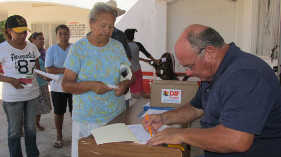 Entrega DIF Acuña despensas saludables 