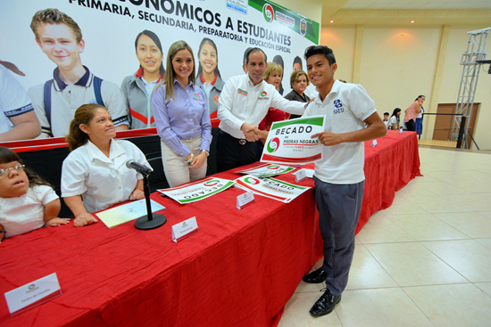 FINALIZA LA ENTREGA DE ESTÍMULOS ECONÓMICOS A 2,510 ESTUDIANTES 