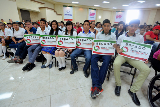 FINALIZA LA ENTREGA DE ESTÍMULOS ECONÓMICOS A 2,510 ESTUDIANTES 