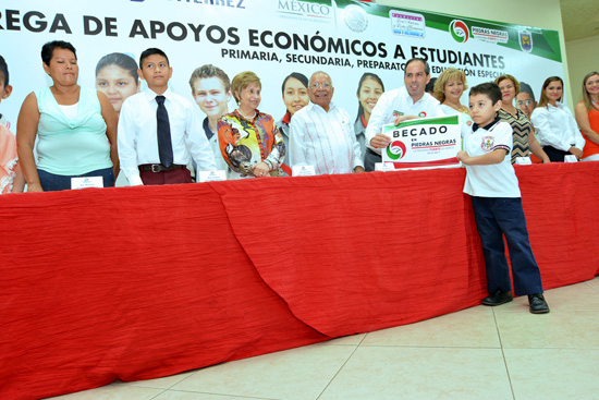 INICIA LA ENTREGA DE 2 MIL 510 ESTÍMULOS ECONÓMICOS A ESTUDIANTES DE PIEDRAS NEGRAS 