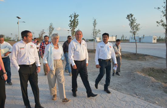 ALCALDE Y GOBERNADOR SUPERVISAN OBRAS EN PIEDRAS NEGRAS 